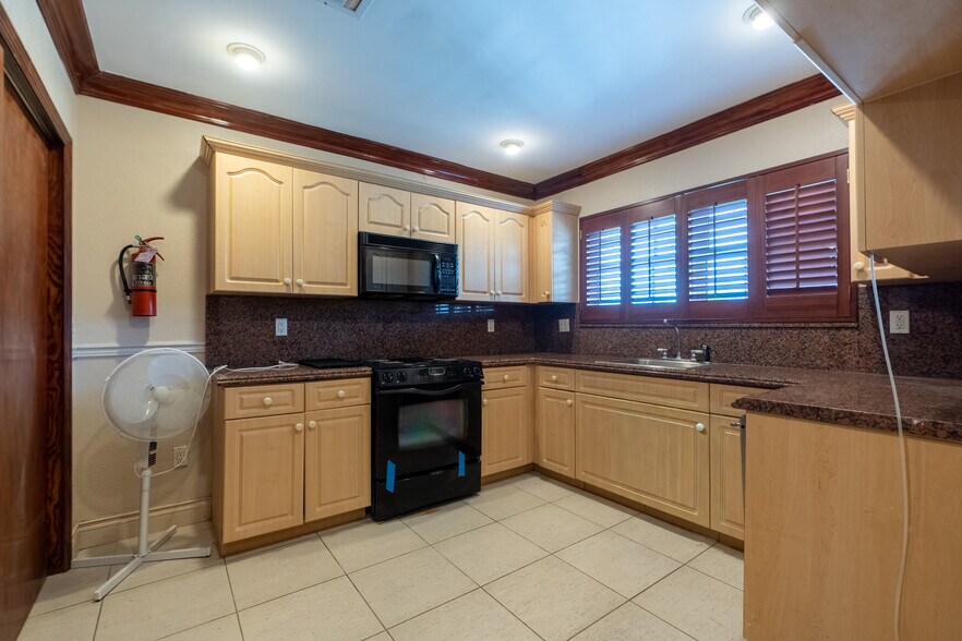 More Photos Of , Coral Gables Office For Sale