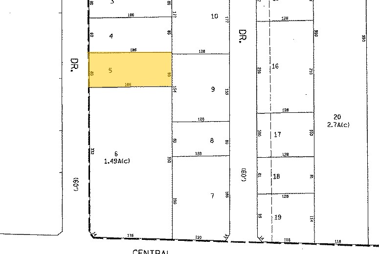 More Photos Of 31 Central Dr, Farmingdale Warehouse For Lease