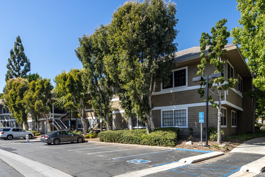 More Photos Of 2900 Bristol St, Costa Mesa Office For Sale