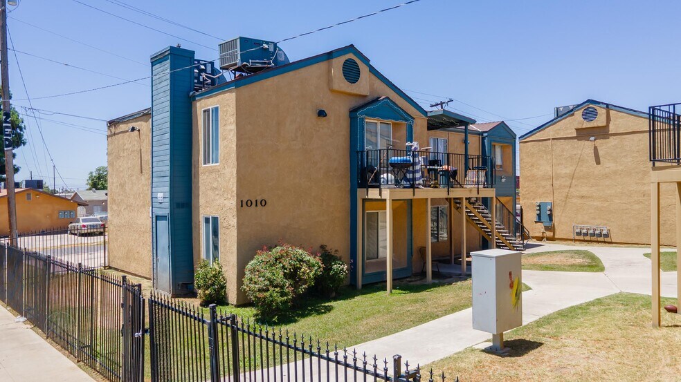 More Photos Of 1010 Beale Ave, Bakersfield Apartments For Sale