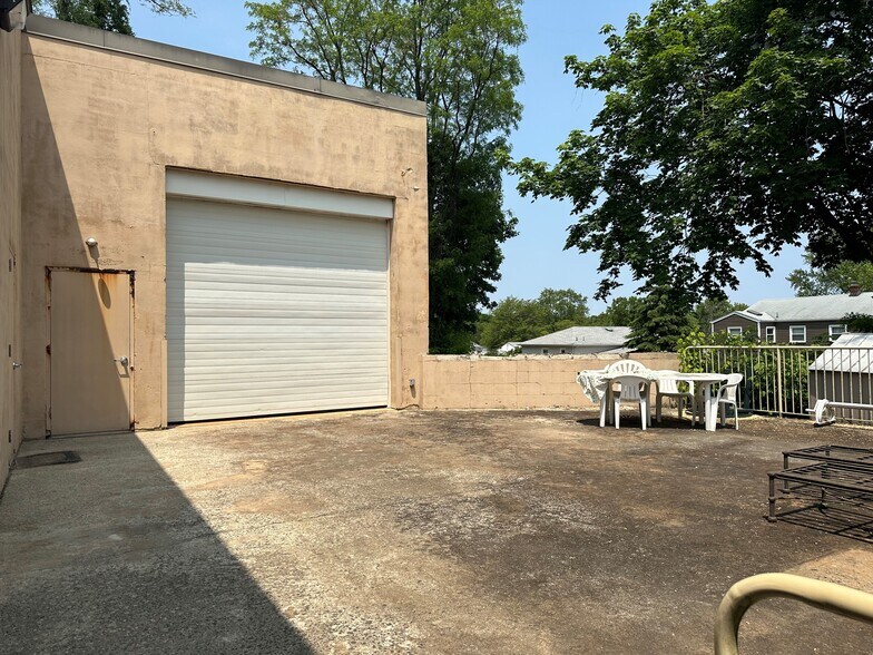 More Photos Of 315 Rt 35, Red Bank Medical For Lease