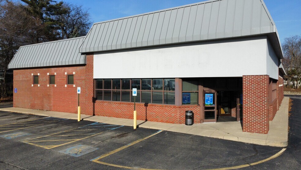 More Photos Of 109 N Whittemore St, Saint Johns Drugstore For Sale