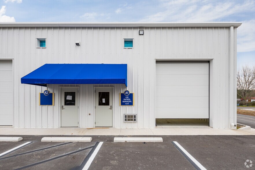 More Photos Of 317 Pendarvis Ln, Summerville Flex For Lease