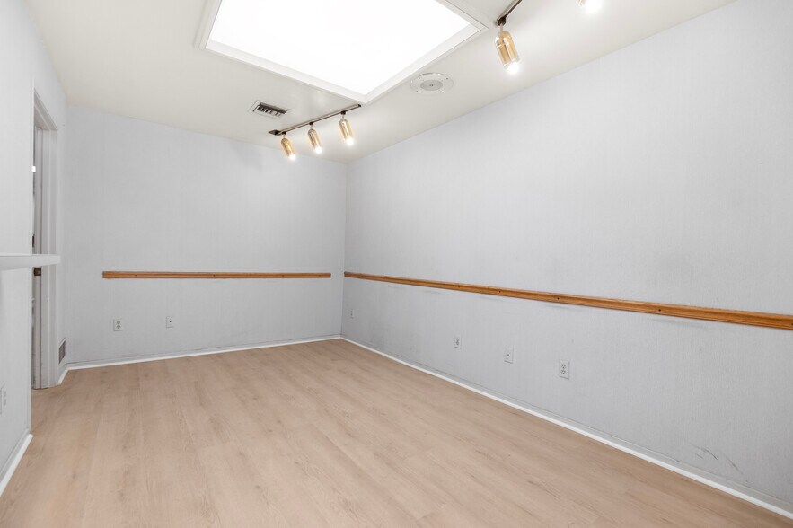 More Photos Of 361-397 N San Jacinto St, Hemet Medical For Sale