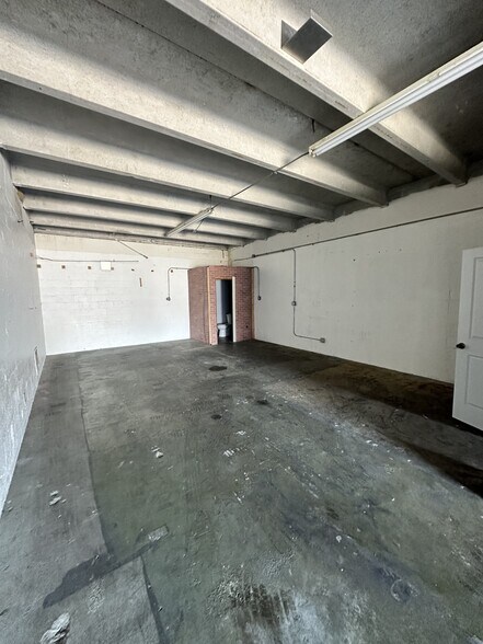More Photos Of 525 Carswell Ave, Daytona Beach Warehouse For Lease