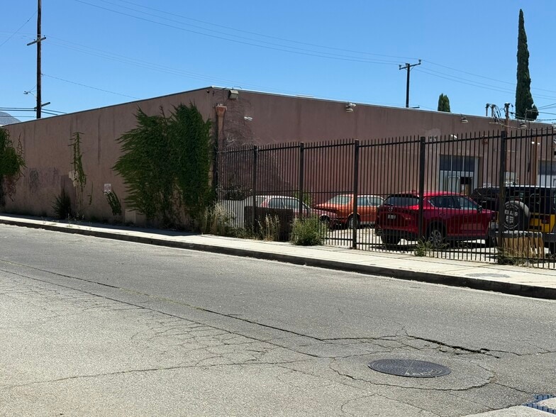 More Photos Of 13227 San Fernando Rd, Rancho Cascades Warehouse For Lease