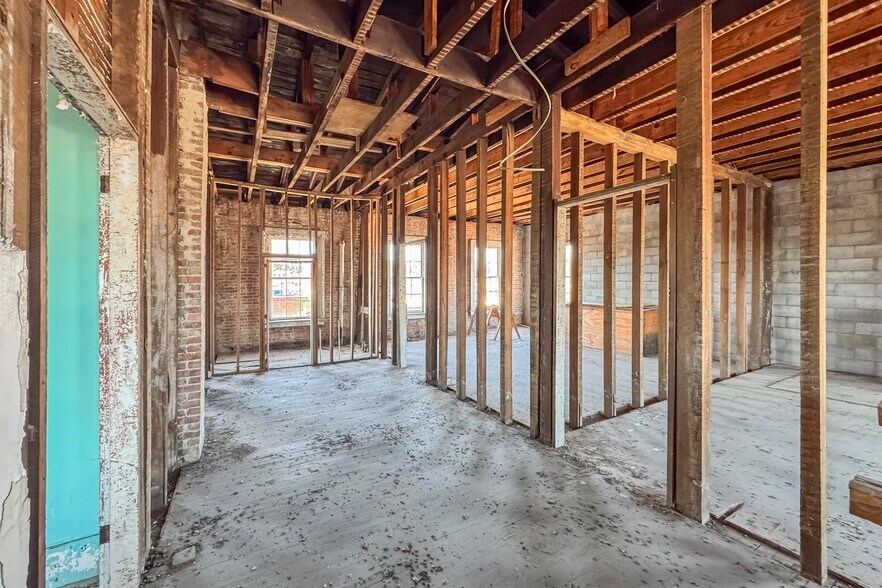 More Photos Of 706 N Main St, Columbia Office Residential For Sale