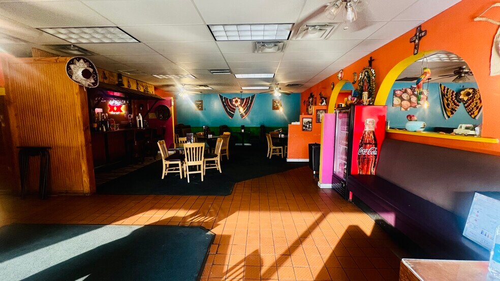 More Photos Of 403 N Jefferson St, La Grange Restaurant For Lease