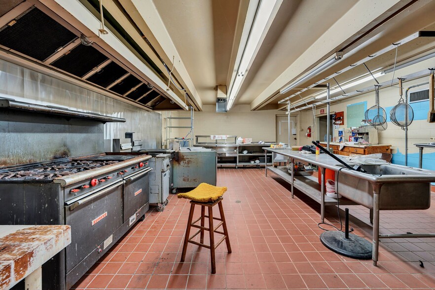 More Photos Of 210 Woodruff St, Madison Specialty For Sale