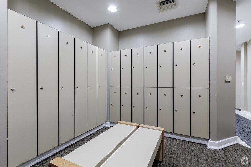 More Photos Of 100 Tower Dr, Edgewater Apartments For Lease