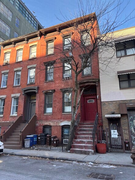 More Photos Of 328 Berry St, Brooklyn Apartments For Sale
