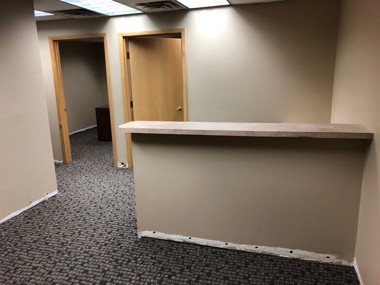 More Photos Of 4205 Lancaster Ln N, Plymouth Office For Lease