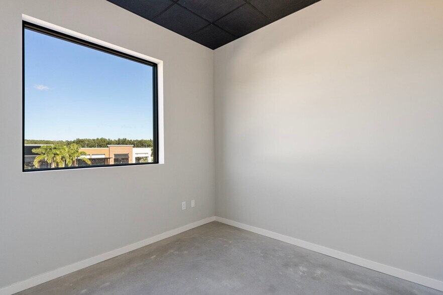 More Photos Of 1711 Amazing Way, Ocoee General Retail For Lease