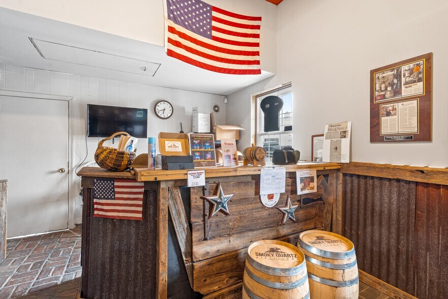 More Photos Of 920 Lafayette Rd, Seabrook Unknown For Sale