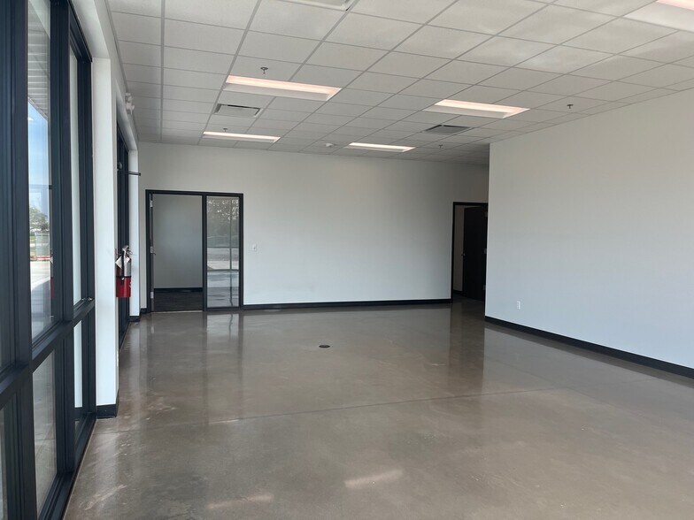 More Photos Of 1009 Prosperity Way, Aubrey Service For Lease