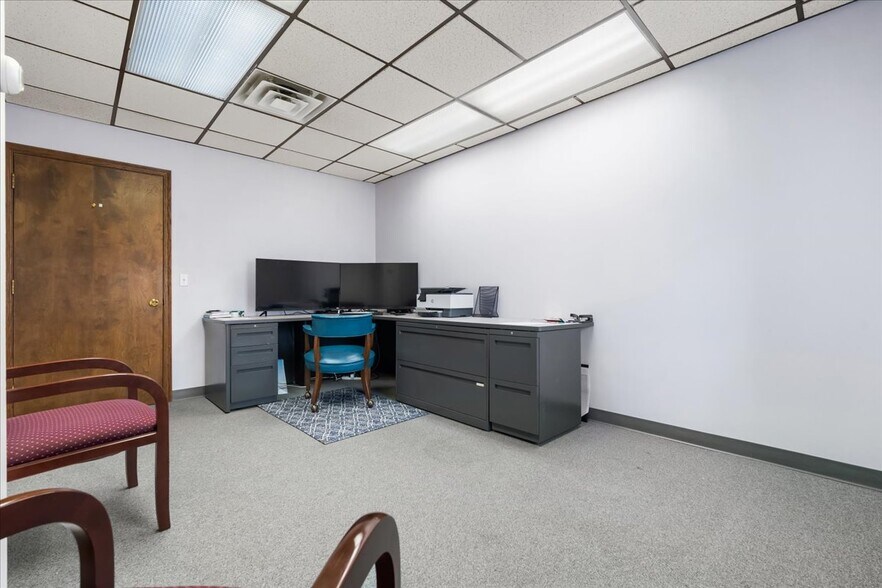 More Photos Of 601 Avery St, Parkersburg Office For Sale