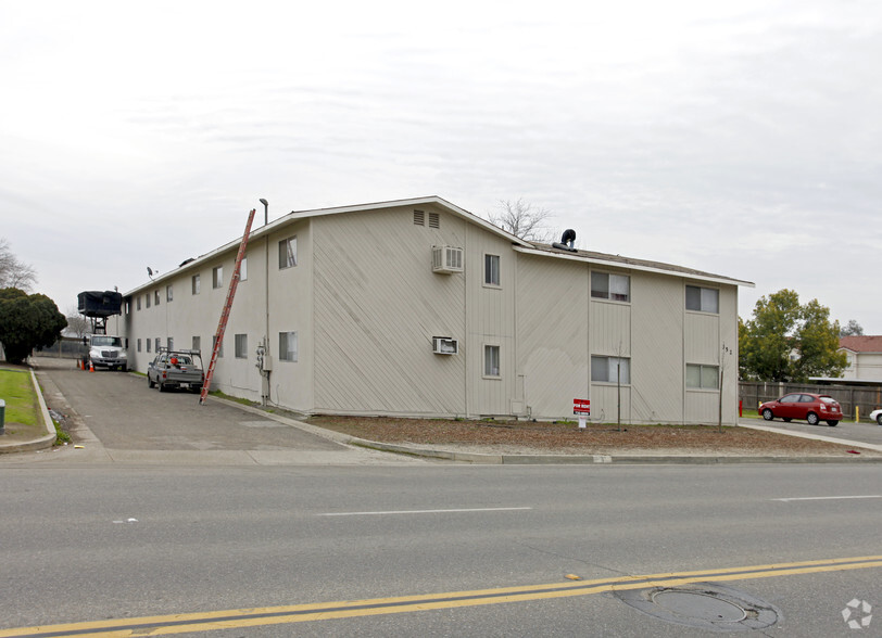 Primary Photo Of 342-352 S Blackstone St, Tulare Apartments For Sale