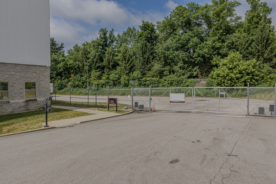 More Photos Of 8295 Bavaria Dr, Macedonia Distribution For Lease