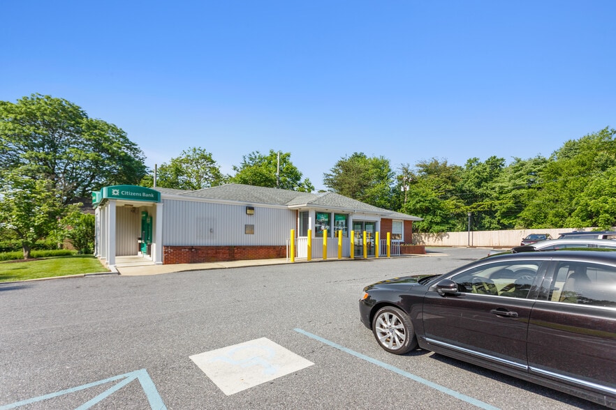 More Photos Of 1620 Marsh Rd, Wilmington Bank For Lease