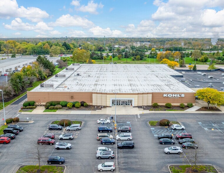 More Photos Of 133 Huber Village Blvd, Westerville Department Store For Sale