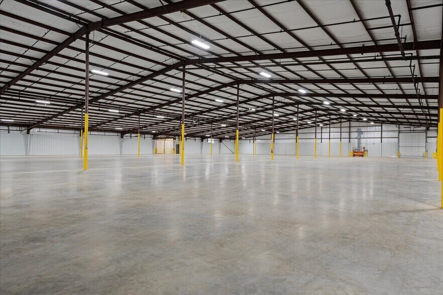 More Photos Of 223 W Pearl St, Lamar Industrial For Sale