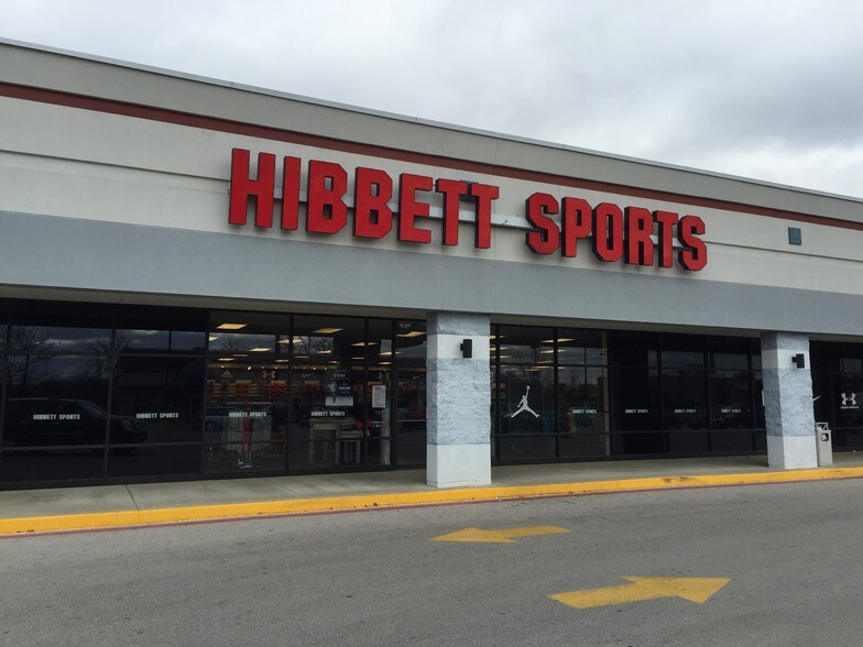 More Photos Of 215 Saint Robert Blvd, Saint Robert Storefront For Lease