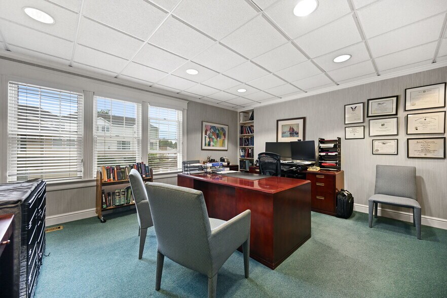 More Photos Of 1458 Bedford St, Stamford Office For Lease