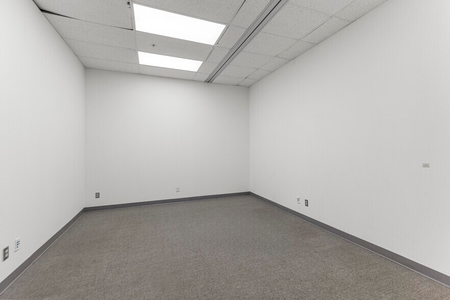 More Photos Of 35425 W Michigan Ave, Wayne General Retail For Lease