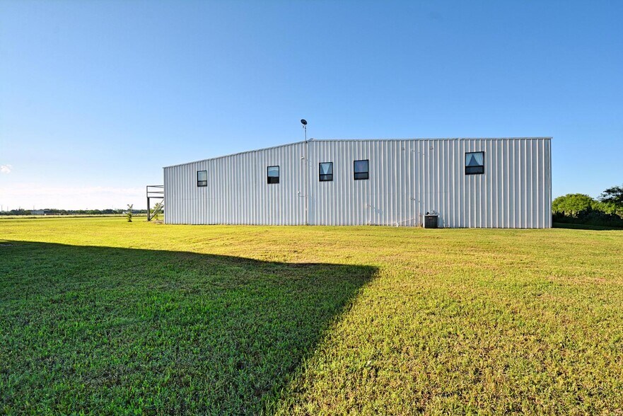 More Photos Of 4545 E FM 775, Seguin Manufacturing For Sale