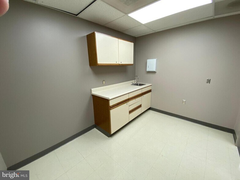 More Photos Of 20311 Lappans Rd, Boonsboro Medical For Sale