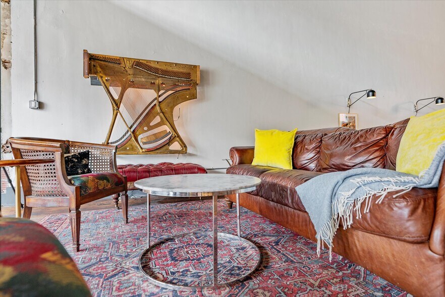 More Photos Of 415 S Thompson Ave, Excelsior Springs Bar For Sale