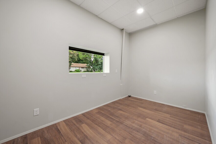 More Photos Of 1520 N Government Way, Coeur d'Alene Showroom For Sale