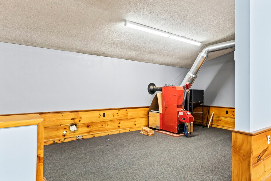 More Photos Of 680 Maine Ave, Farmingdale Storefront Retail Office For Lease