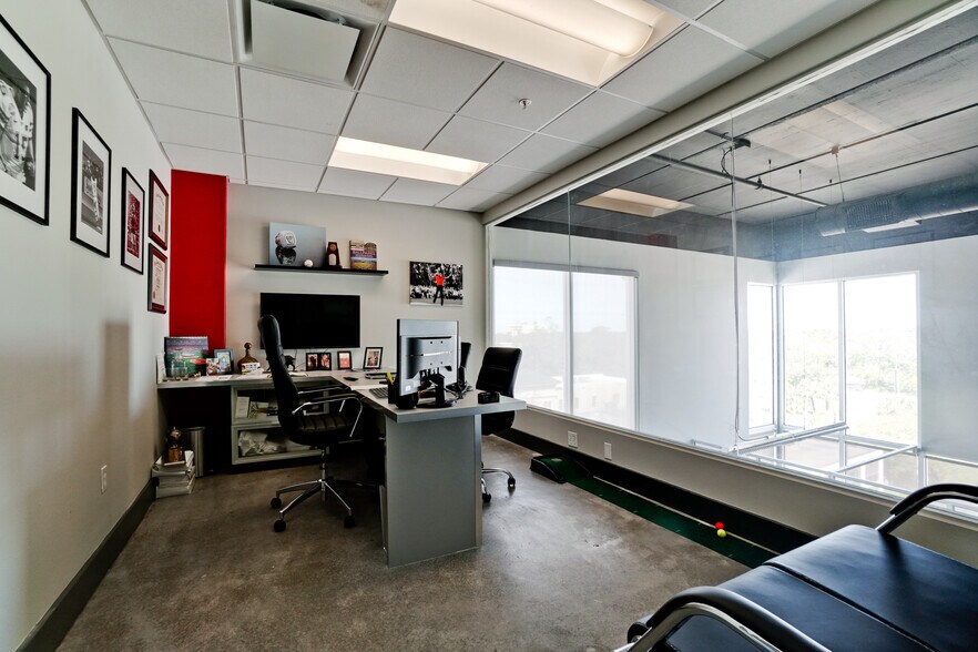 More Photos Of 2170 Main St, Sarasota Loft Creative Space For Sale