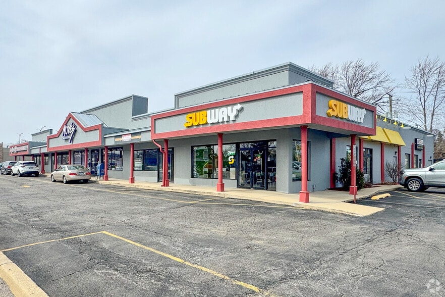 Primary Photo Of 921-925 E Roosevelt Rd, Wheaton Storefront For Lease