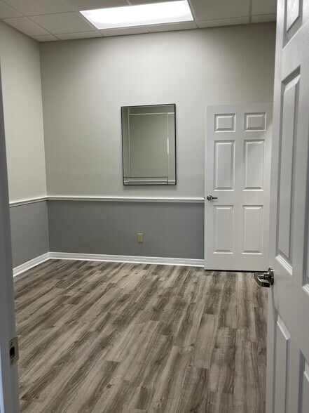 More Photos Of 106 Commerce St, Lake Mary Light Distribution For Sale