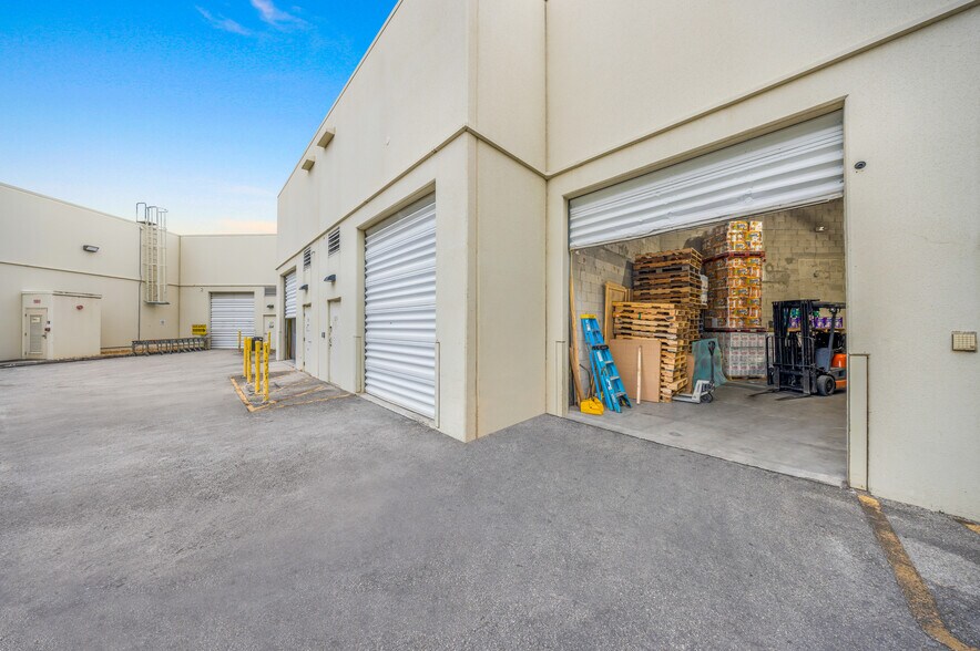 More Photos Of 2051 NW 112th Ave, Doral Showroom For Sale