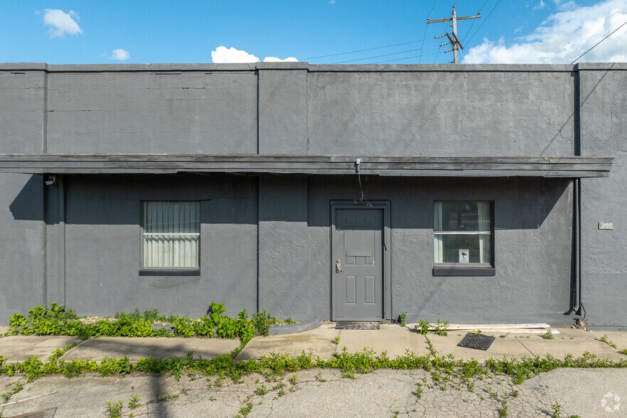 More Photos Of 200 9th St, Green Bay Warehouse For Lease