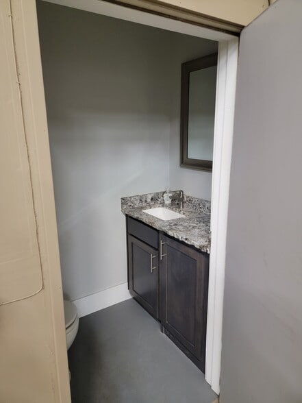 More Photos Of 4505 Marion St SE, Albany Office For Lease