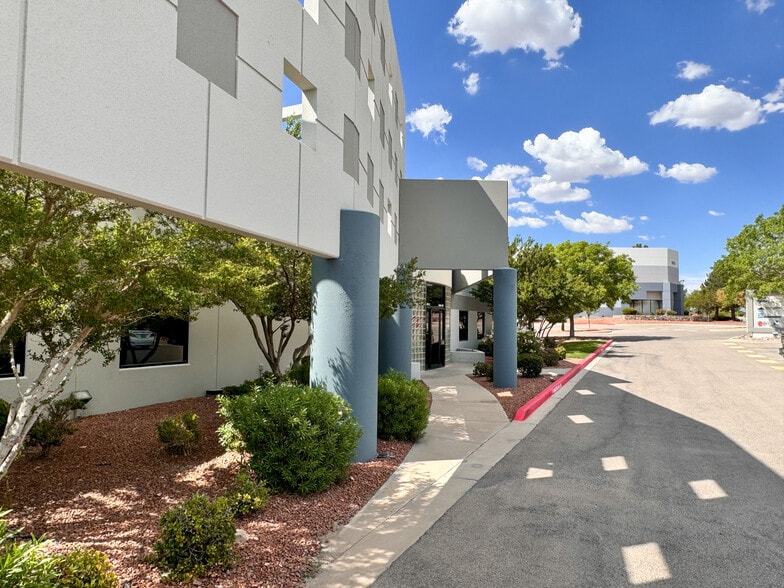 More Photos Of 1845 Northwestern Dr, El Paso Flex For Lease