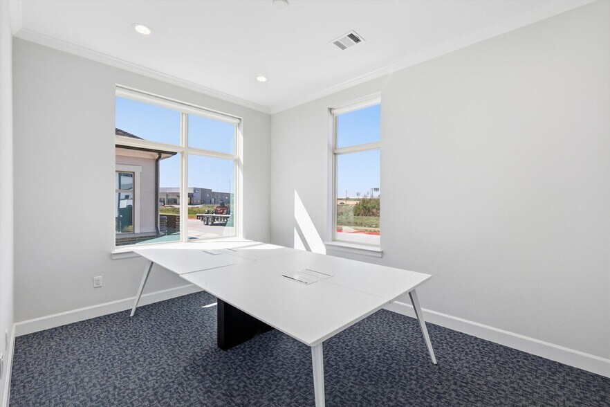 More Photos Of 3121 Bailey Dr, Fort Worth Office For Sale