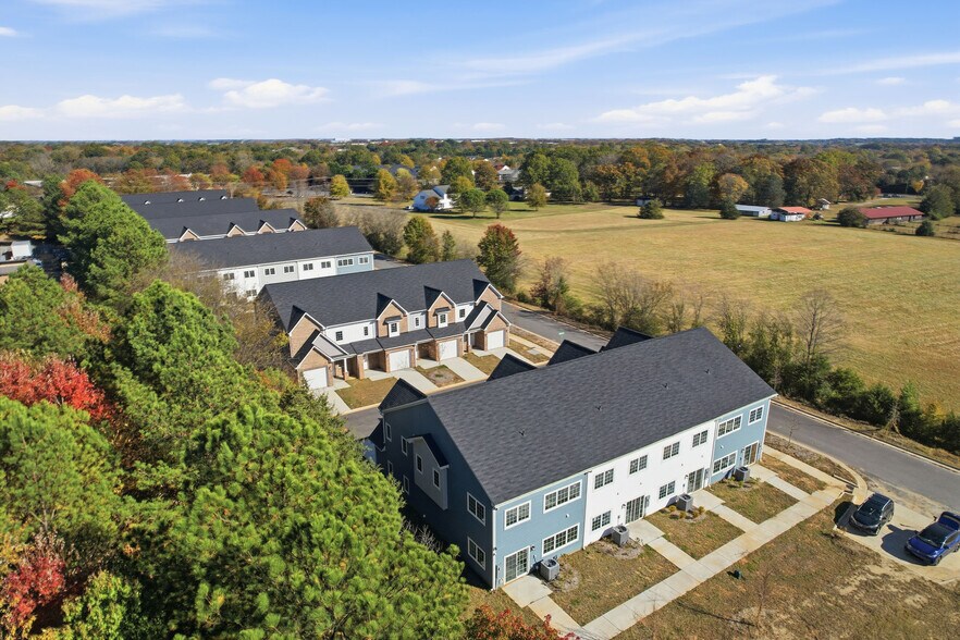 More Photos Of 13701 Erwin Rd, Charlotte Multifamily For Sale