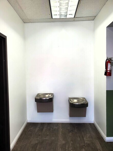 More Photos Of 14211 Beach Blvd, Westminster Freestanding For Lease