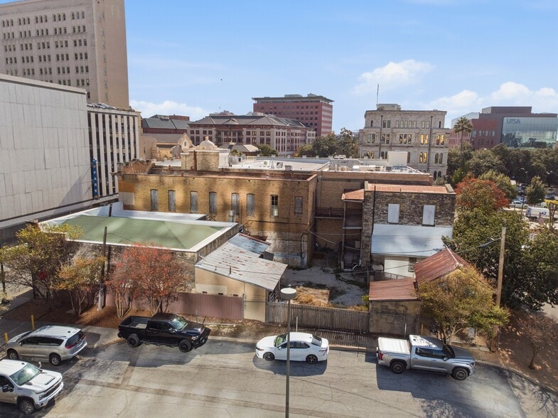 More Photos Of 111-113 N Flores St, San Antonio Storefront Retail Residential For Sale