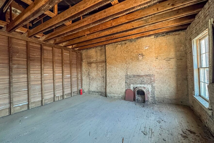 More Photos Of 706 N Main St, Columbia Office Residential For Sale