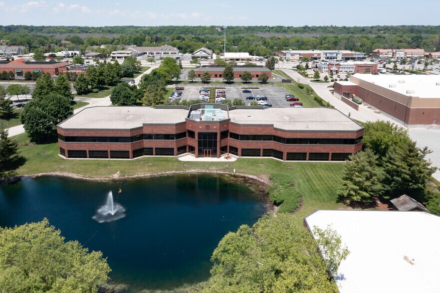 More Photos Of 300 N Patrick Blvd, Brookfield Office For Lease