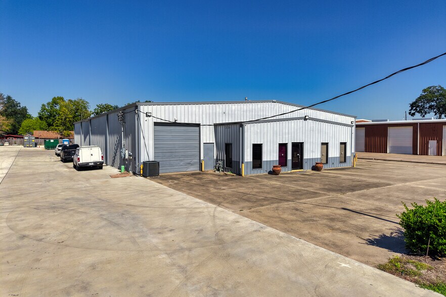 More Photos Of 5342 5th St, Katy Freestanding For Lease