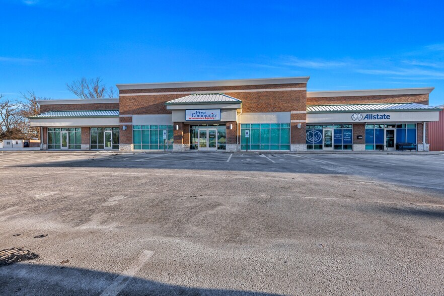 More Photos Of 8913-8923 Veterans Memorial Pky, O'Fallon Office Residential For Lease
