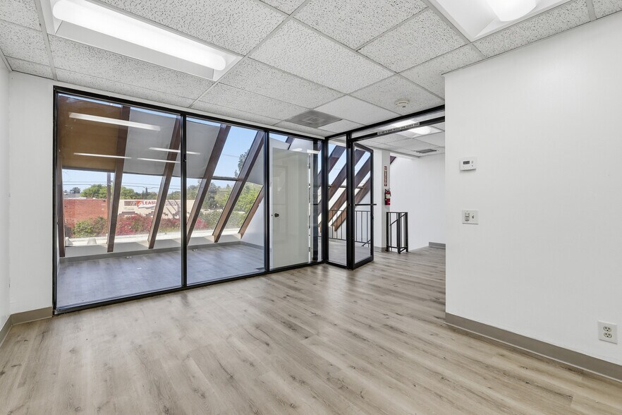 More Photos Of 10742 Burbank Blvd, North Hollywood Warehouse For Lease