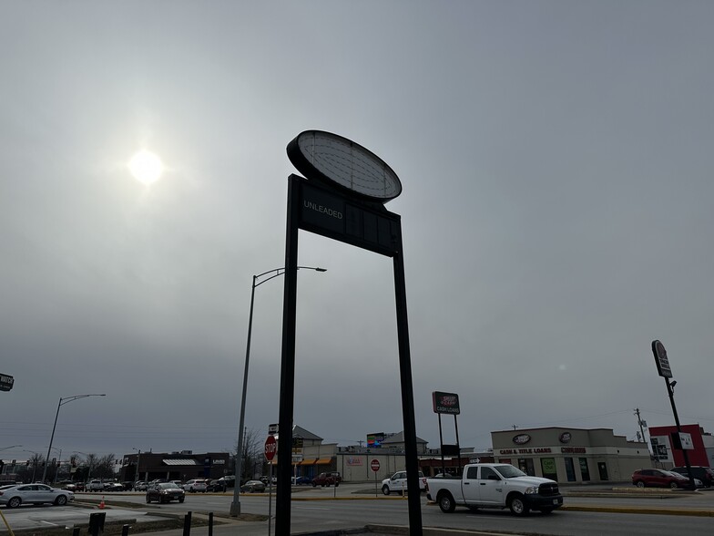 More Photos Of 2930 S National Ave, Springfield Service Station For Lease